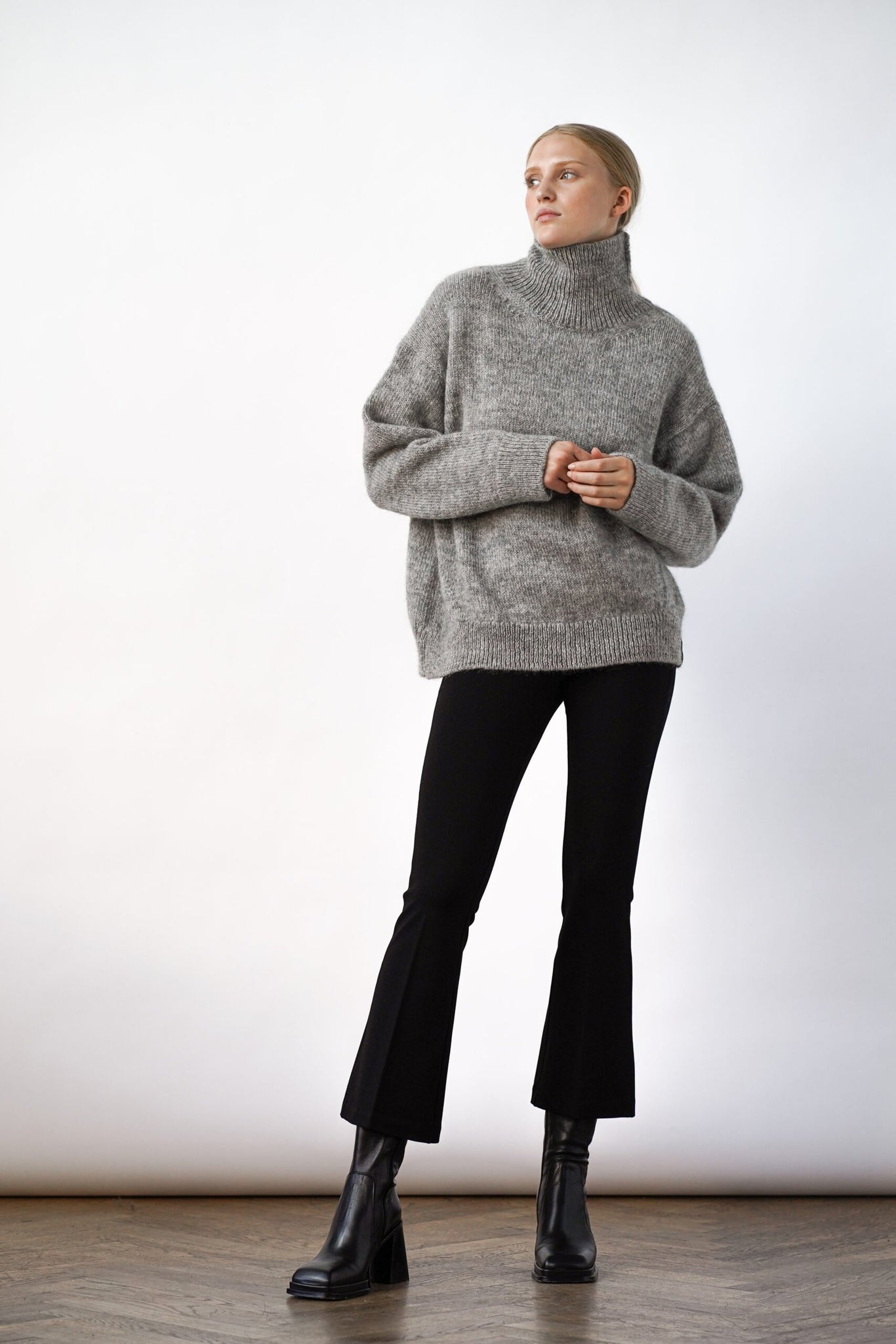 Oma Knitted Turtleneck - Grey