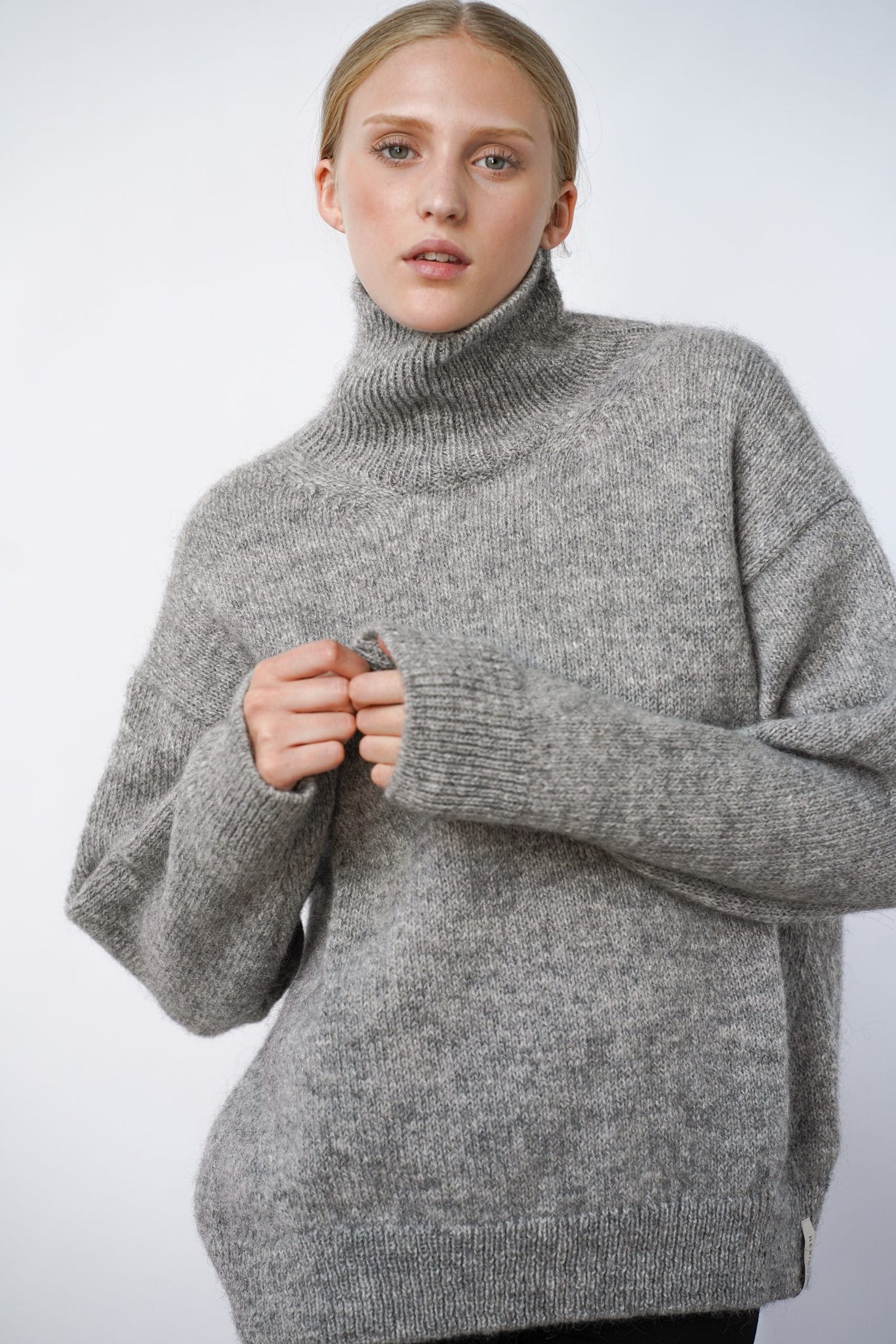 Oma Knitted Turtleneck - Grey