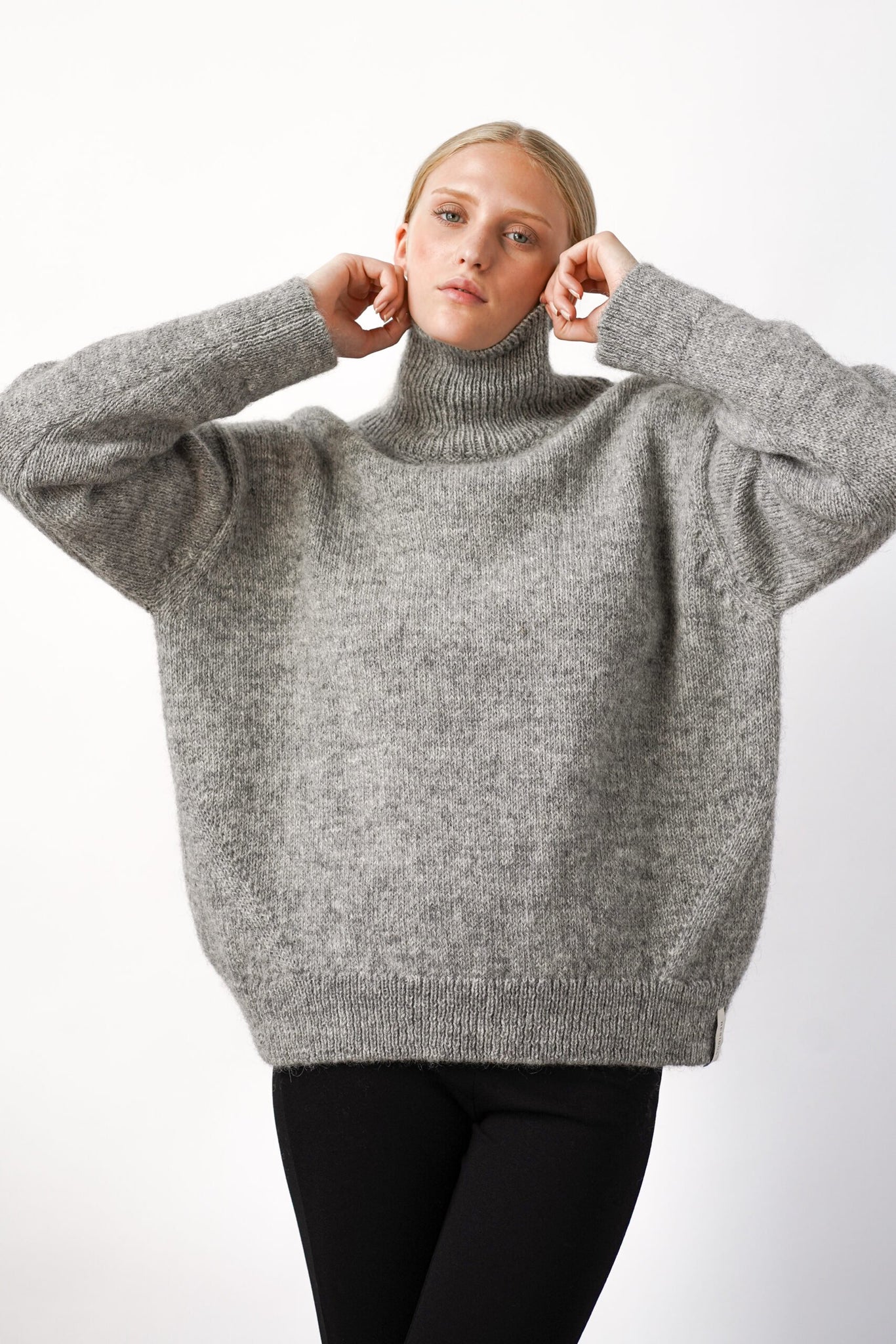 Oma Knitted Turtleneck - Grey