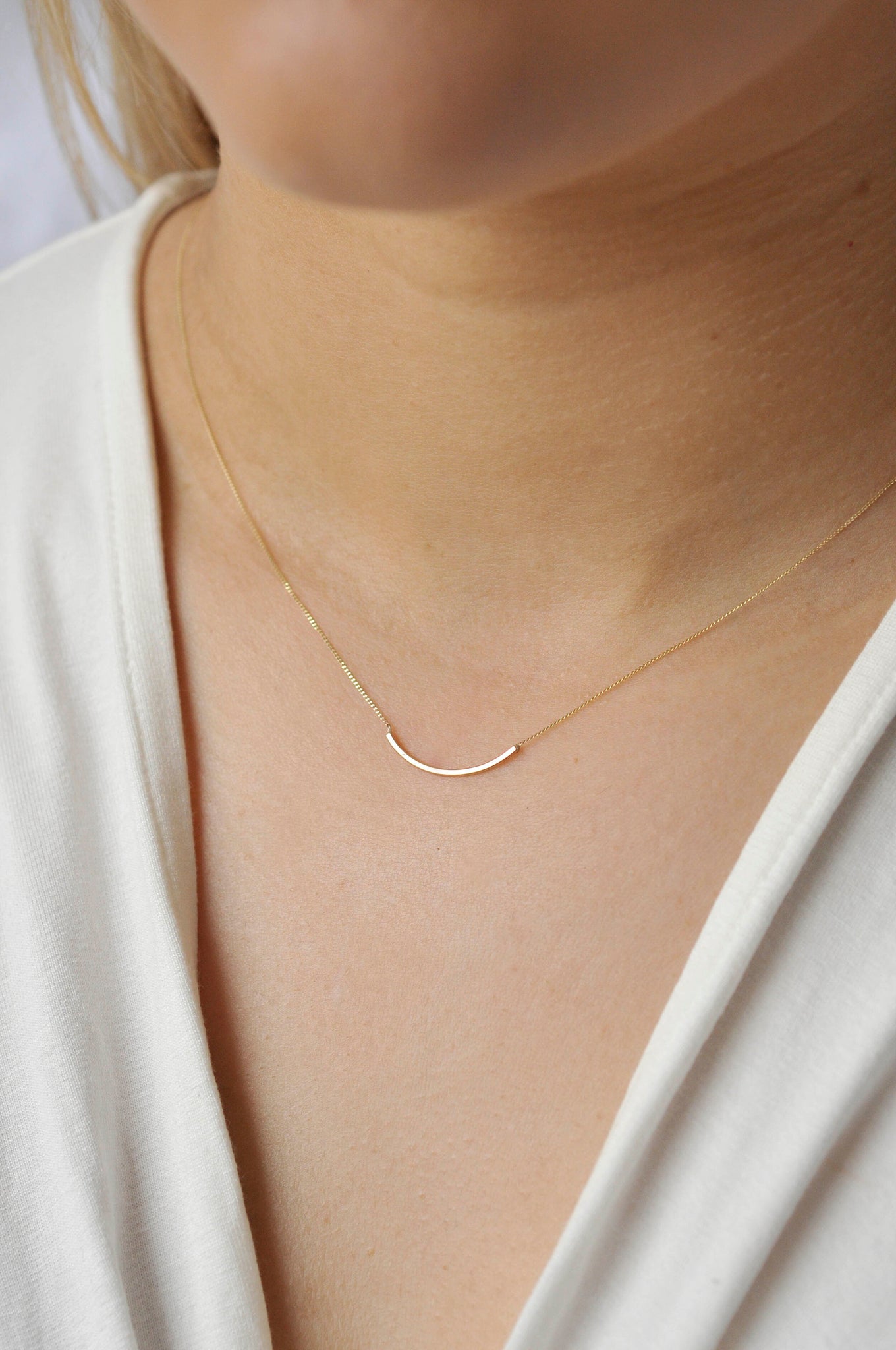 9ct Gold Delicate Curve Necklace - Rêve Ultime